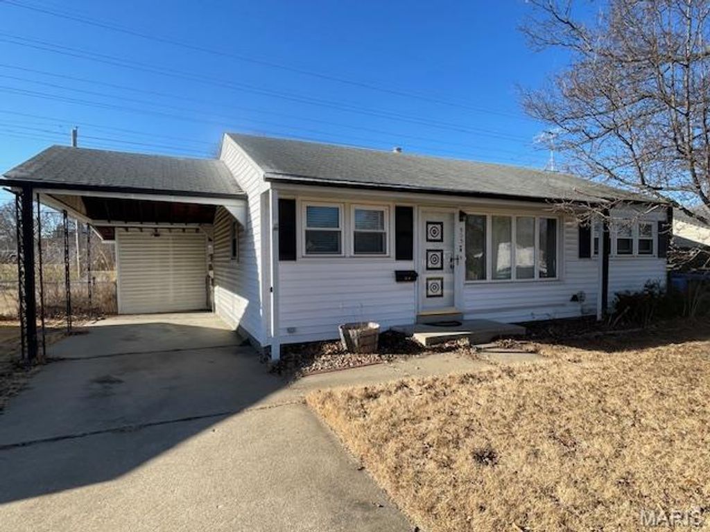 805 Saint Patrice Lane, Florissant, MO 63031