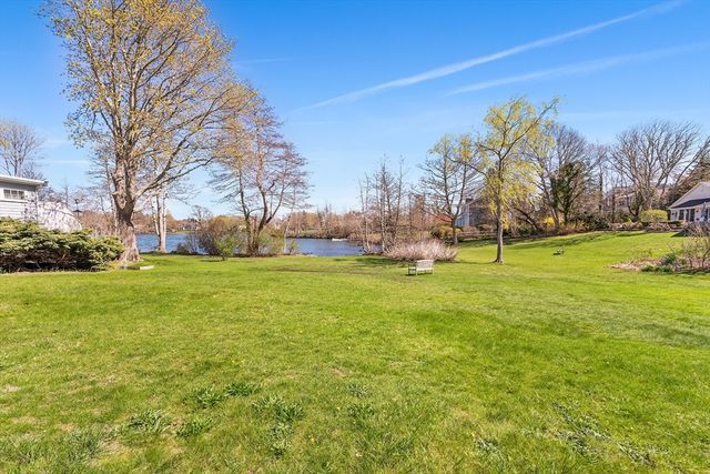 176 Mill Rd 4BU, Falmouth, MA 02540