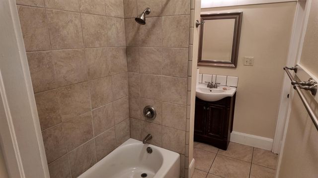 451 N Calaveras Street, Fresno, CA 93701