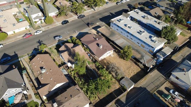 451 N Calaveras Street, Fresno, CA 93701