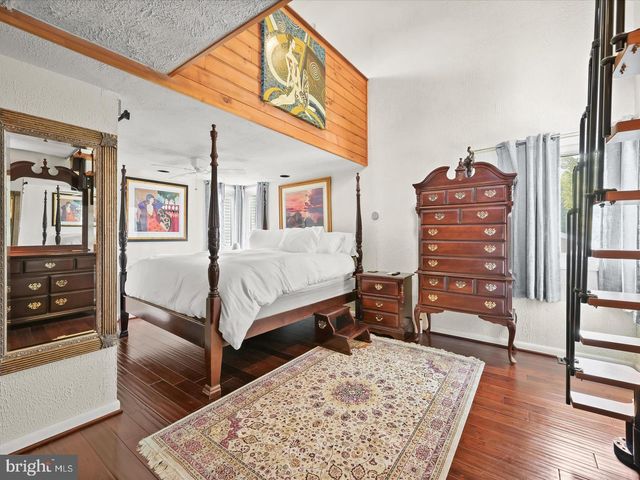 8138 FOREST GLEN DR, Pasadena, MD 21122