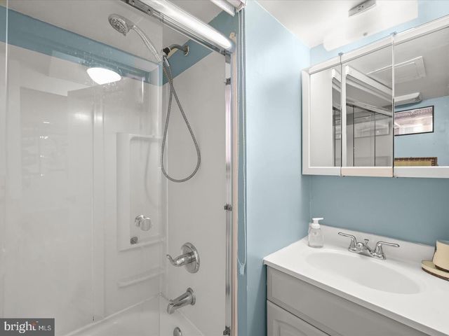 8138 FOREST GLEN DR, Pasadena, MD 21122