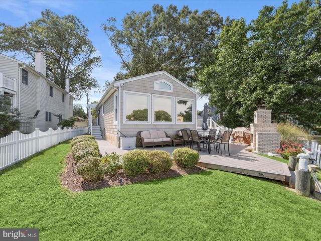 8138 FOREST GLEN DR, Pasadena, MD 21122