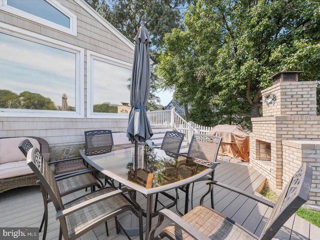8138 FOREST GLEN DR, Pasadena, MD 21122