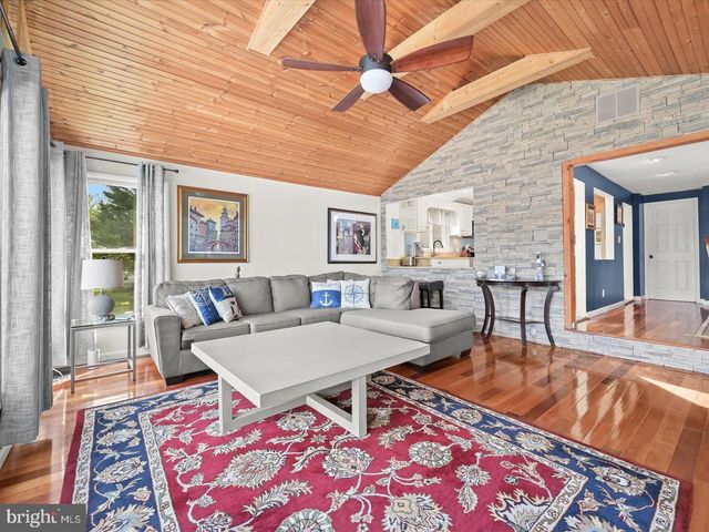 8138 FOREST GLEN DR, Pasadena, MD 21122