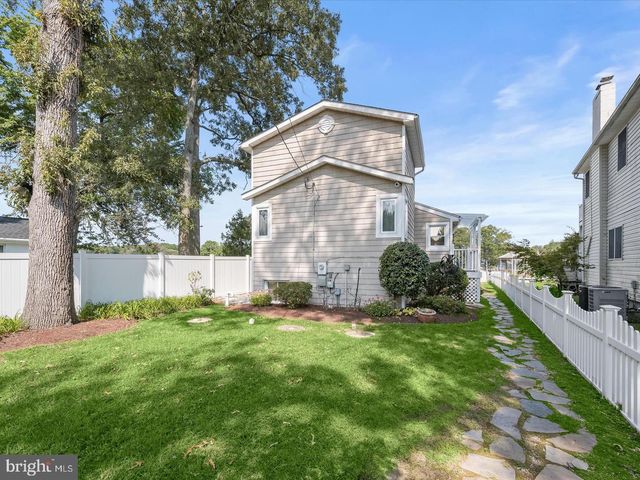 8138 FOREST GLEN DR, Pasadena, MD 21122