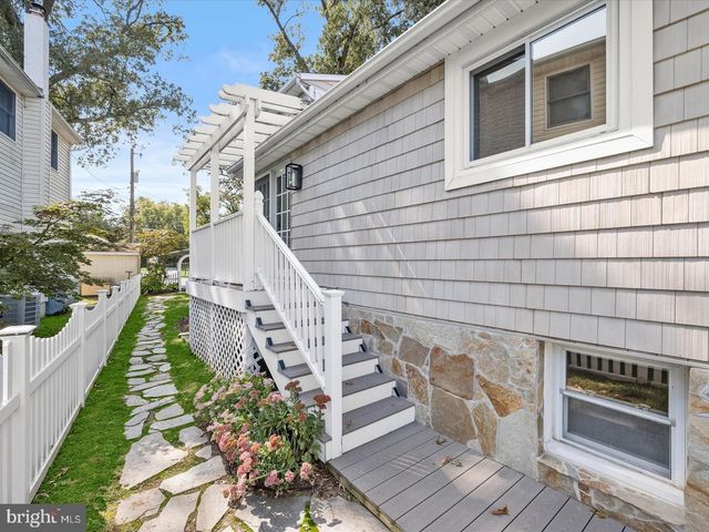 8138 FOREST GLEN DR, Pasadena, MD 21122