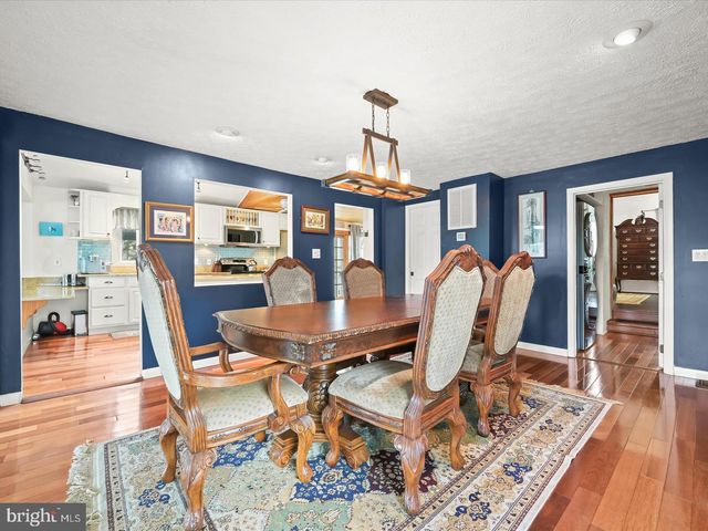 8138 FOREST GLEN DR, Pasadena, MD 21122