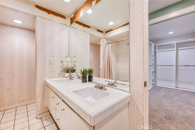 1192 Foothill Boulevard, Santa Ana, CA 92705