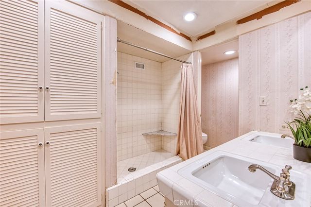 1192 Foothill Boulevard, Santa Ana, CA 92705