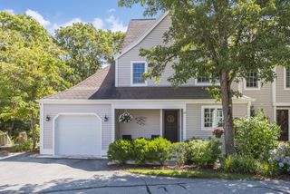 24 Hampton Court, Mashpee, MA 02649