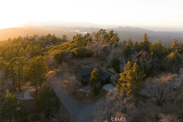 32945 Juniper Lane, Green Valley Lake, CA 92341