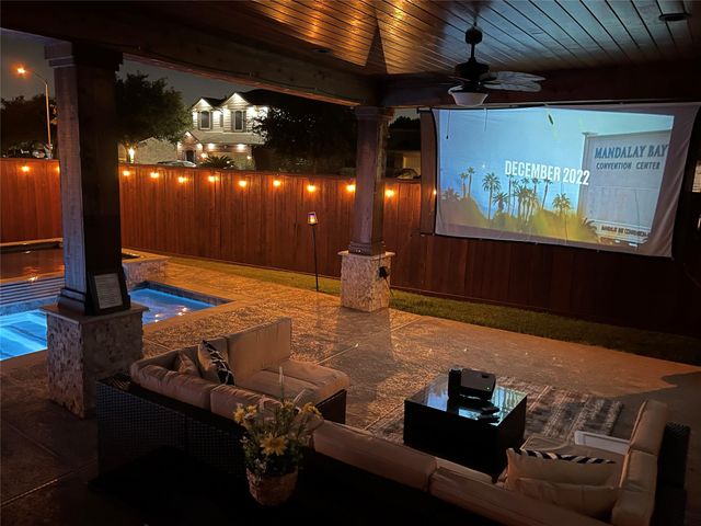 1923 Kaitlyn Drive, Houston, TX 77049