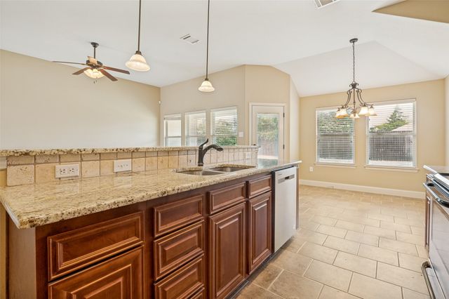215 Newcastle Street, Waxahachie, TX 75165
