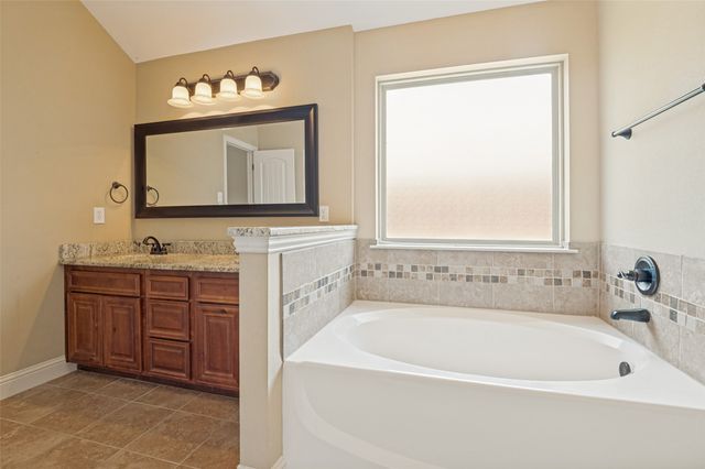 215 Newcastle Street, Waxahachie, TX 75165