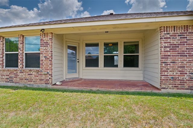 215 Newcastle Street, Waxahachie, TX 75165