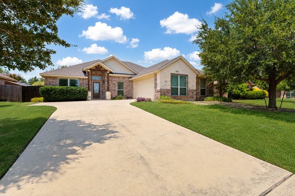 215 Newcastle Street, Waxahachie, TX 75165