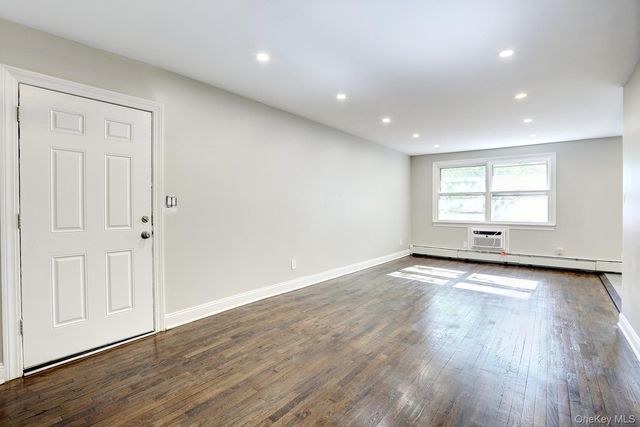 152 Kearsing Parkway E, Monsey, NY 10952