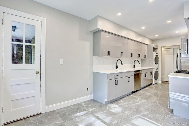 152 Kearsing Parkway E, Monsey, NY 10952