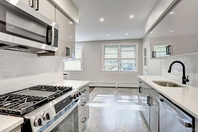 152 Kearsing Parkway E, Monsey, NY 10952