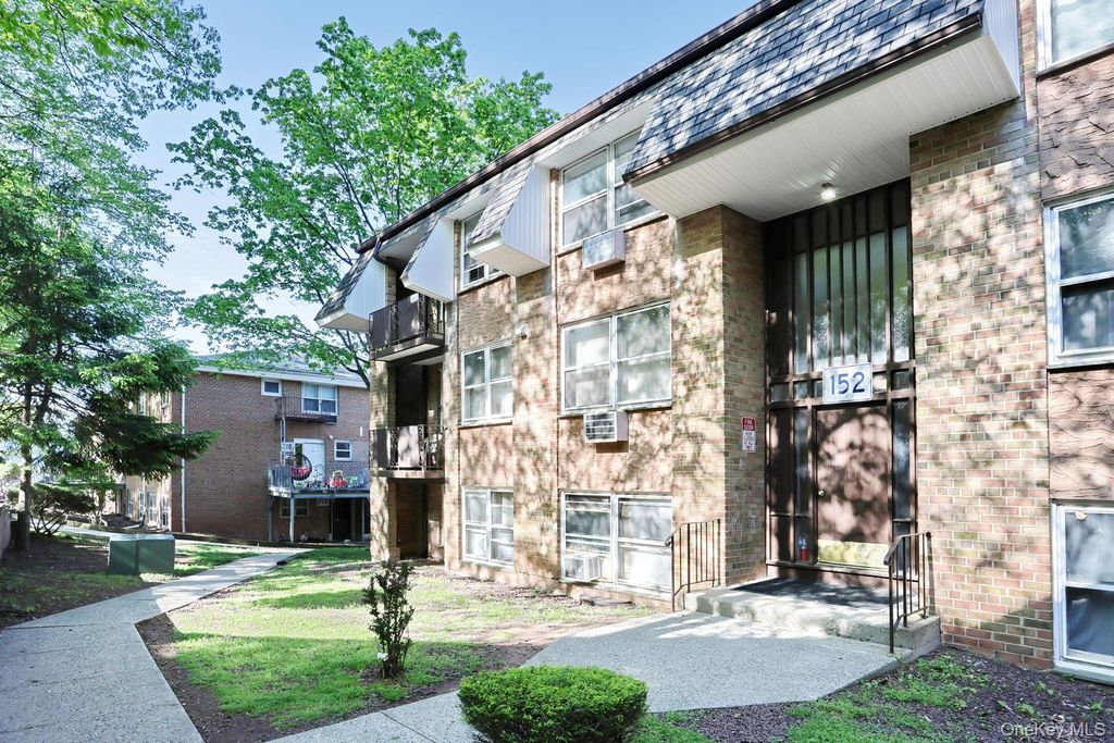 152 Kearsing Parkway E, Monsey, NY 10952