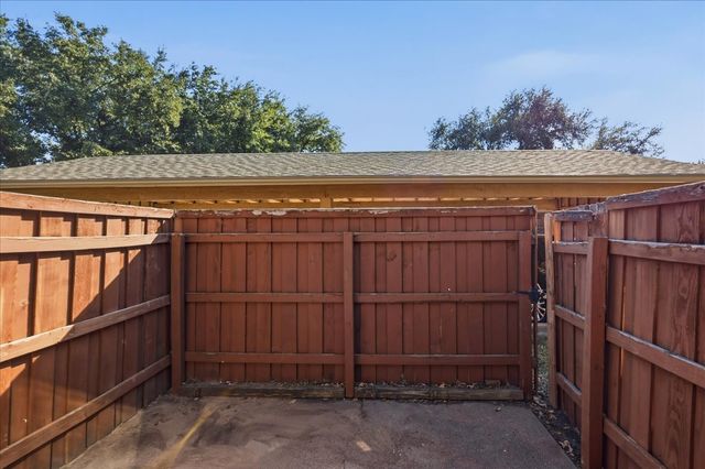 5668 Cedar Creek Drive, Benbrook, TX 76109