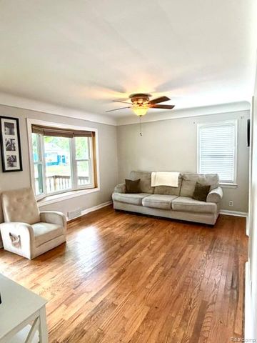 1815 Barrett Avenue, Royal Oak, MI 48067
