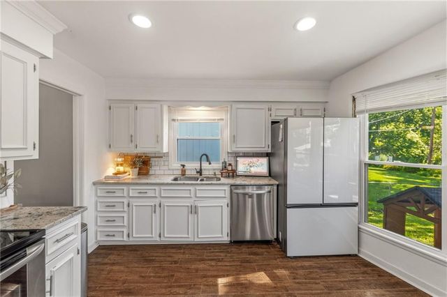 12819 Cambridge Avenue, Grandview, MO 64030