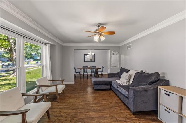 12819 Cambridge Avenue, Grandview, MO 64030