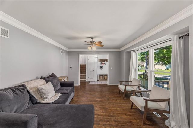 12819 Cambridge Avenue, Grandview, MO 64030