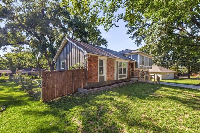 12819 Cambridge Avenue, Grandview, MO 64030