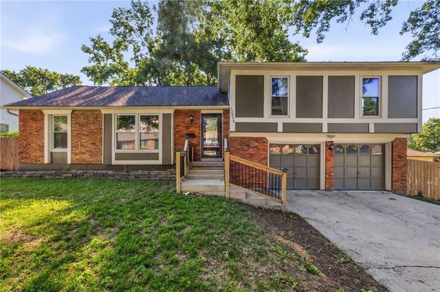 12819 Cambridge Avenue, Grandview, MO 64030