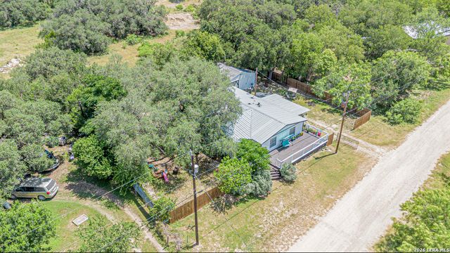 213 BANDERA DR, Bandera, TX 78003