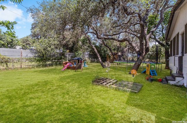 213 BANDERA DR, Bandera, TX 78003