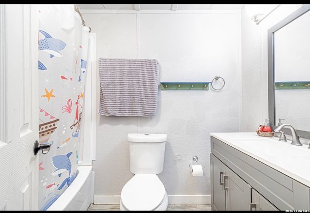 213 BANDERA DR, Bandera, TX 78003