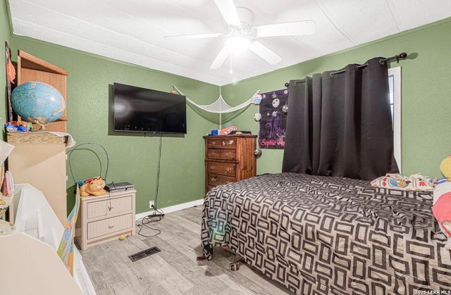213 BANDERA DR, Bandera, TX 78003
