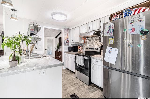 213 BANDERA DR, Bandera, TX 78003