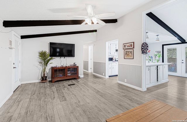 213 BANDERA DR, Bandera, TX 78003