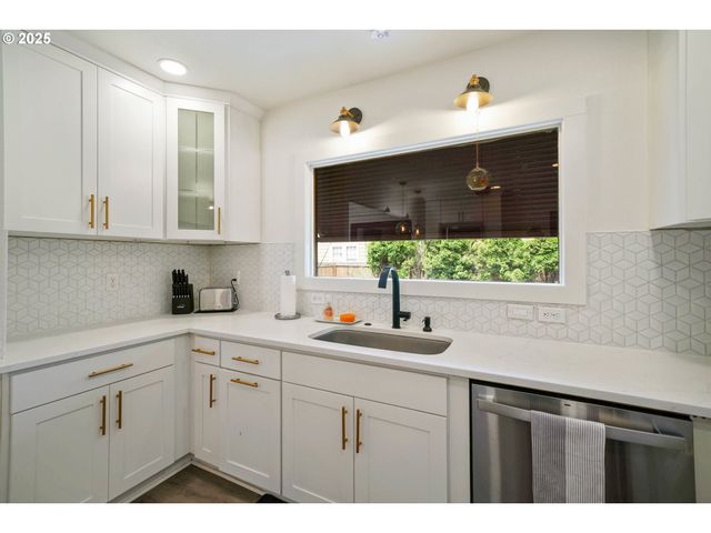 1515 19TH St Ne, Salem, OR 97301