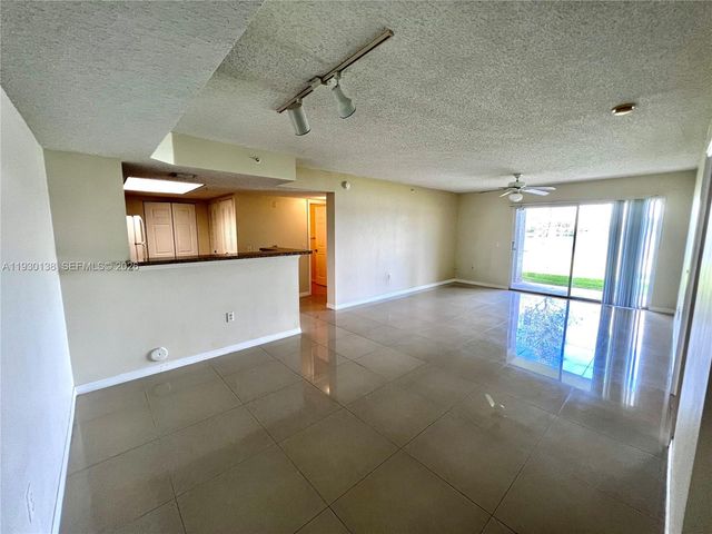 5061 Wiles Rd 102, Coconut Creek, FL 33073