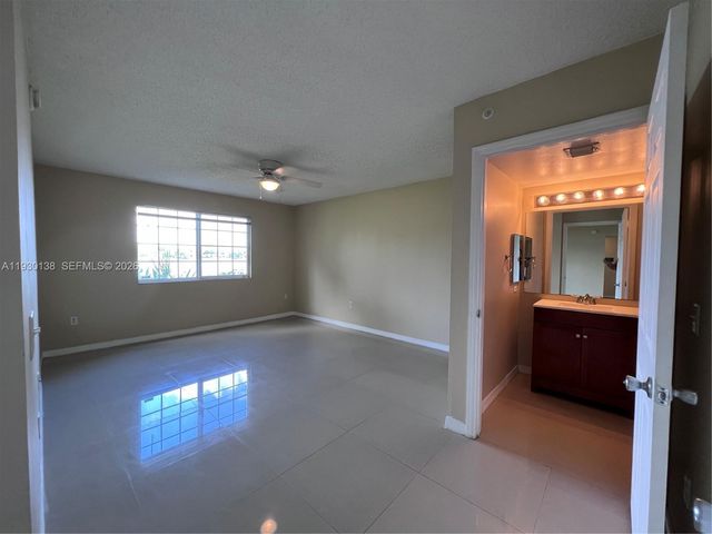 5061 Wiles Rd 102, Coconut Creek, FL 33073