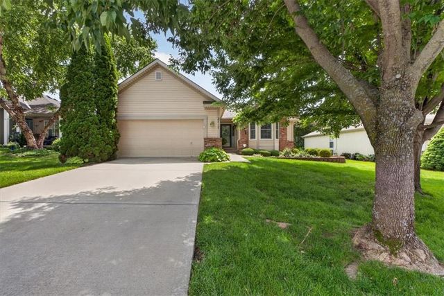 2717 S Woodbury Drive, Independence, MO 64055