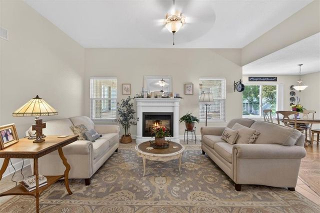 2717 S Woodbury Drive, Independence, MO 64055
