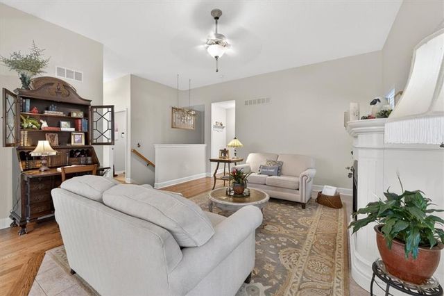 2717 S Woodbury Drive, Independence, MO 64055