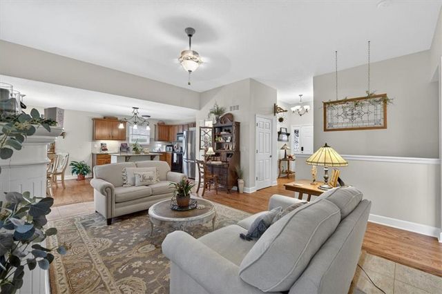 2717 S Woodbury Drive, Independence, MO 64055