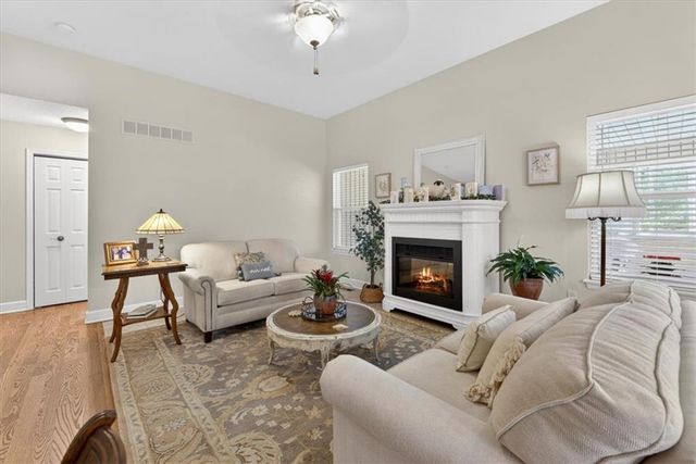 2717 S Woodbury Drive, Independence, MO 64055