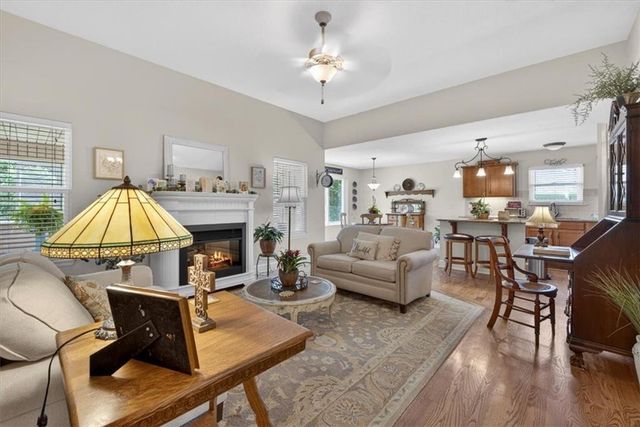 2717 S Woodbury Drive, Independence, MO 64055