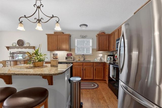 2717 S Woodbury Drive, Independence, MO 64055