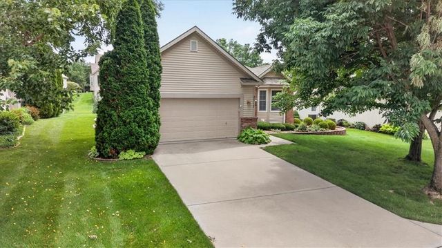 2717 S Woodbury Drive, Independence, MO 64055
