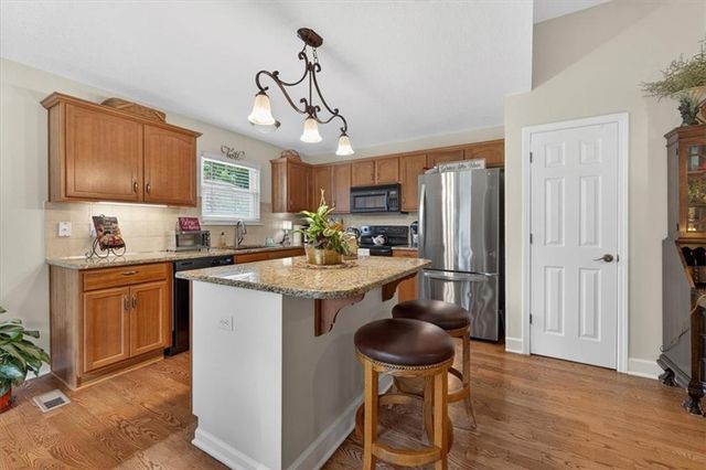 2717 S Woodbury Drive, Independence, MO 64055